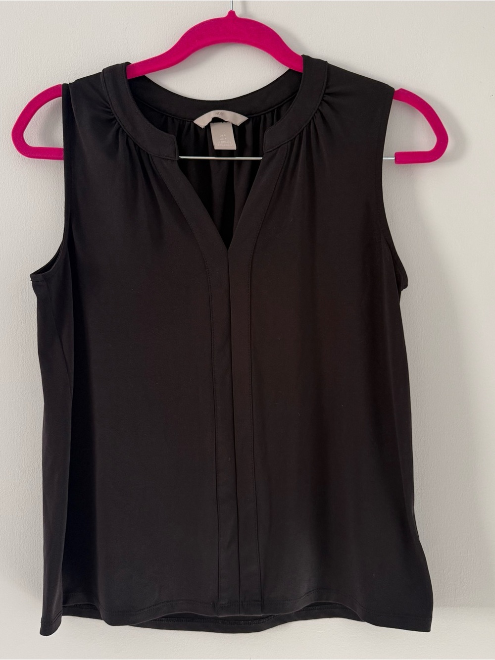 H&M Black Sleeveless V-Neck Camisole